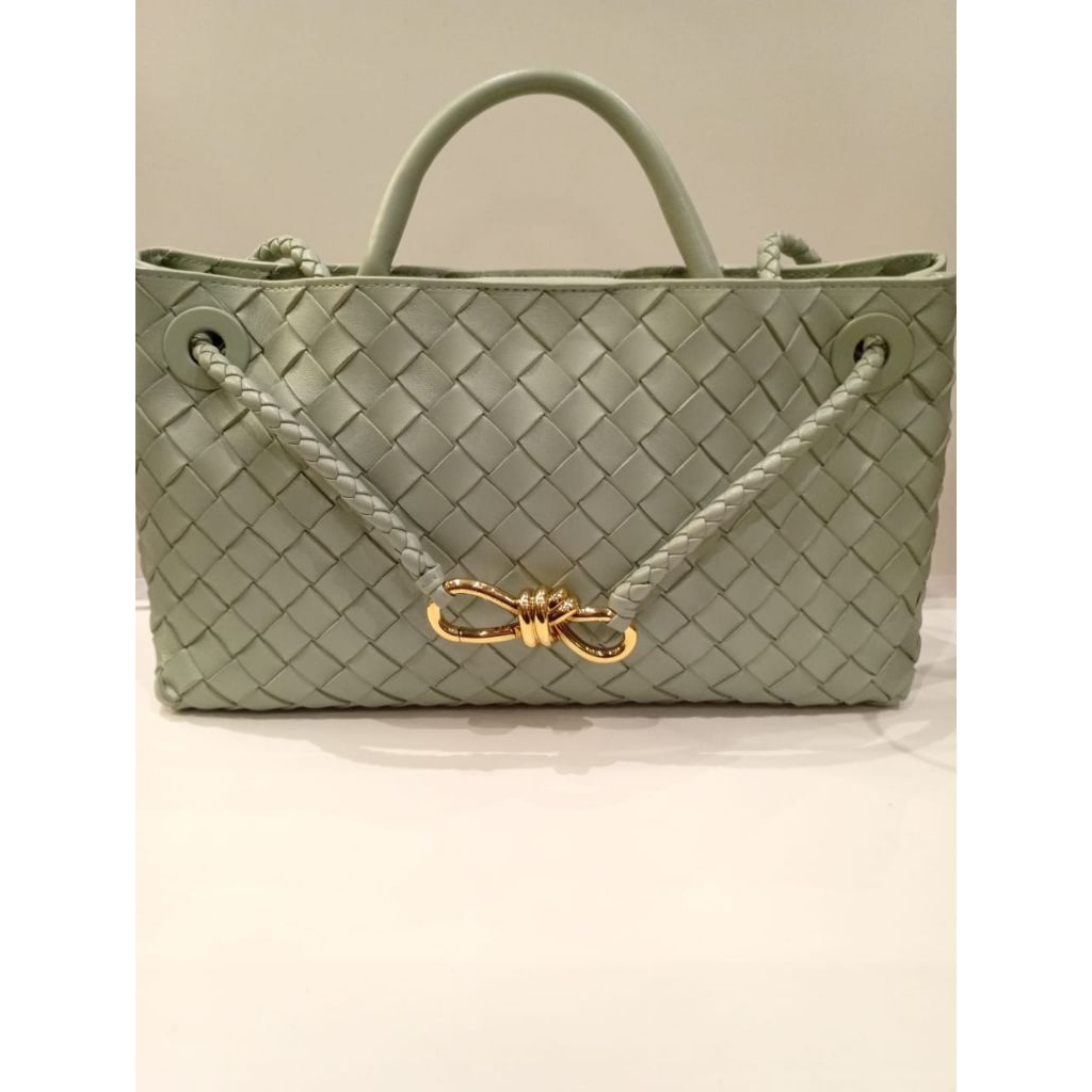 BV east west andiamo handbag green