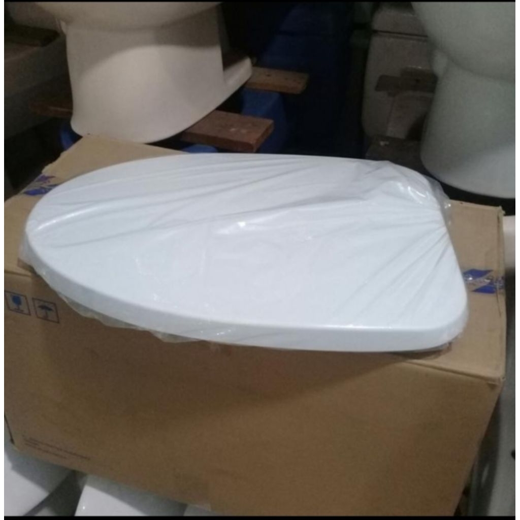 Tutup Cover Kloset Duduk Toto cw. 823