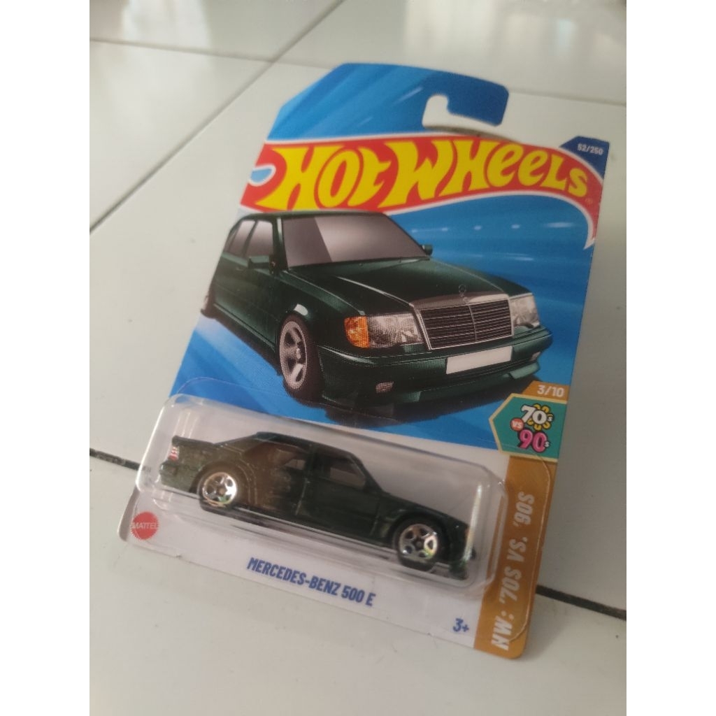 Hot Wheels Mercedes Benz 500E Hijau - HW: 70S VS 90S