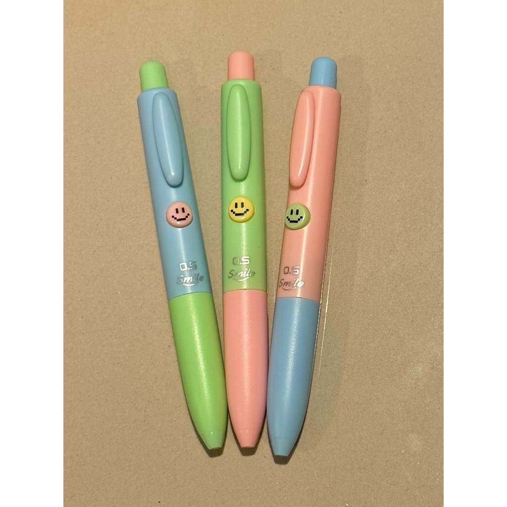 

M&G RETRACTABLE PULPEN GEL SMILEY AGPK4372 0,5mm