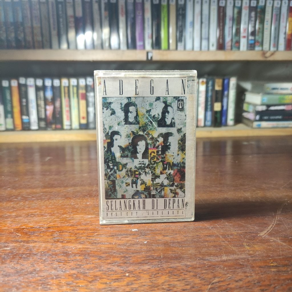 Kaset Pita Adegan Selangkah di Depan