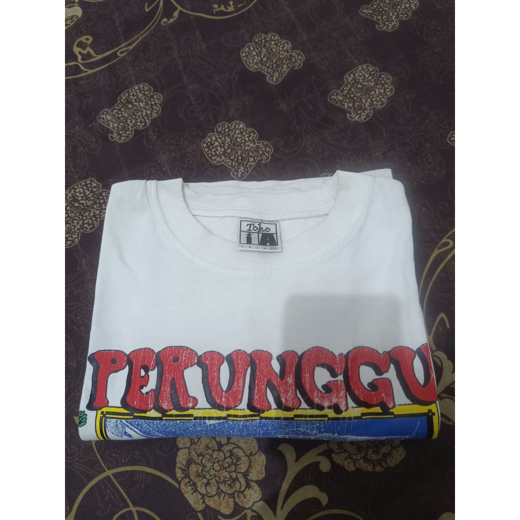 Merchandise Perunggu Membelah belantara (used)