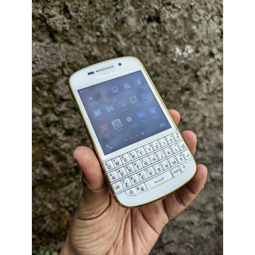 Blackberry Classic Q10 Gold Edition Mulus dan All Operator Tag Passport Keyone Key2 Priv Q10