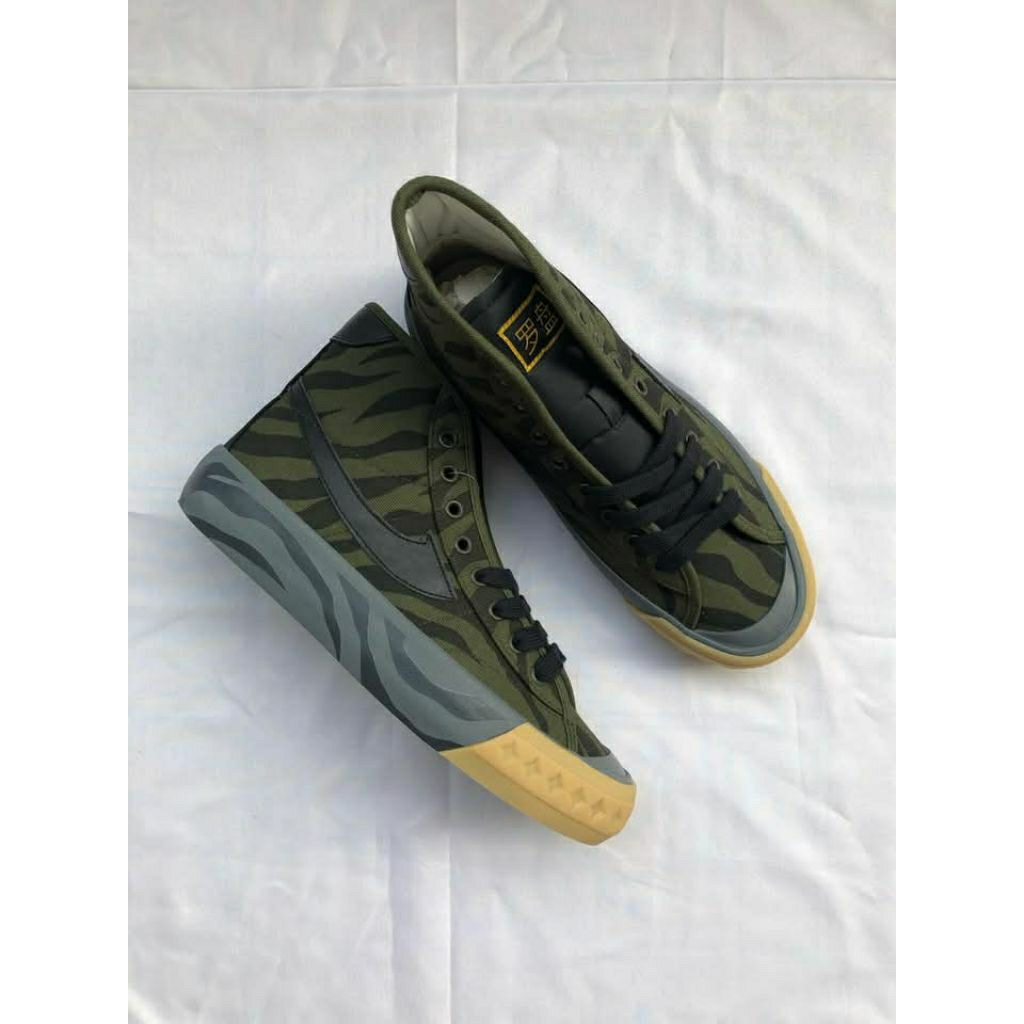 Sepatu Compass Retrograde Tiger Camo High