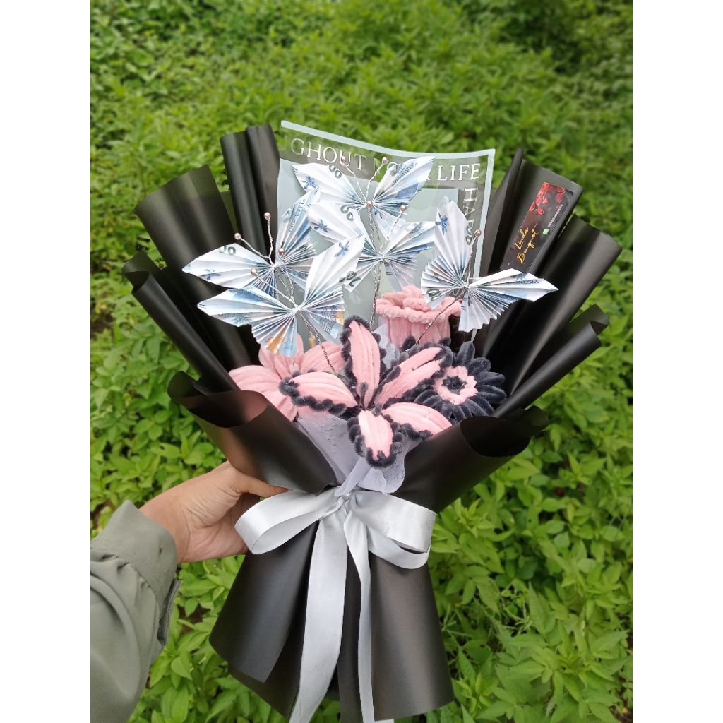 bouquet uang, buket uang kupu kupu bunga kawat bulu estetik dan cantik