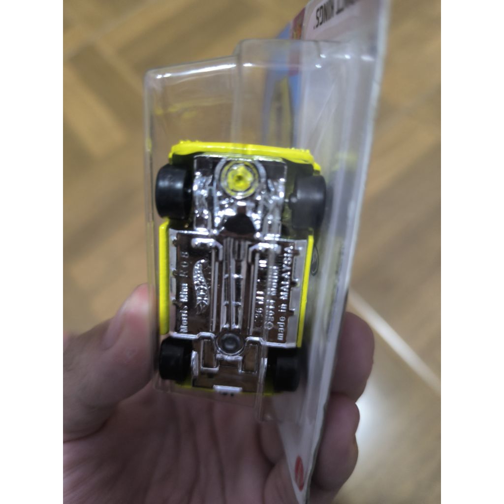 HOTWHEELS REGULER TREASURE HUNT MORRIS MINI YELLOW EDITION RARE ITEM