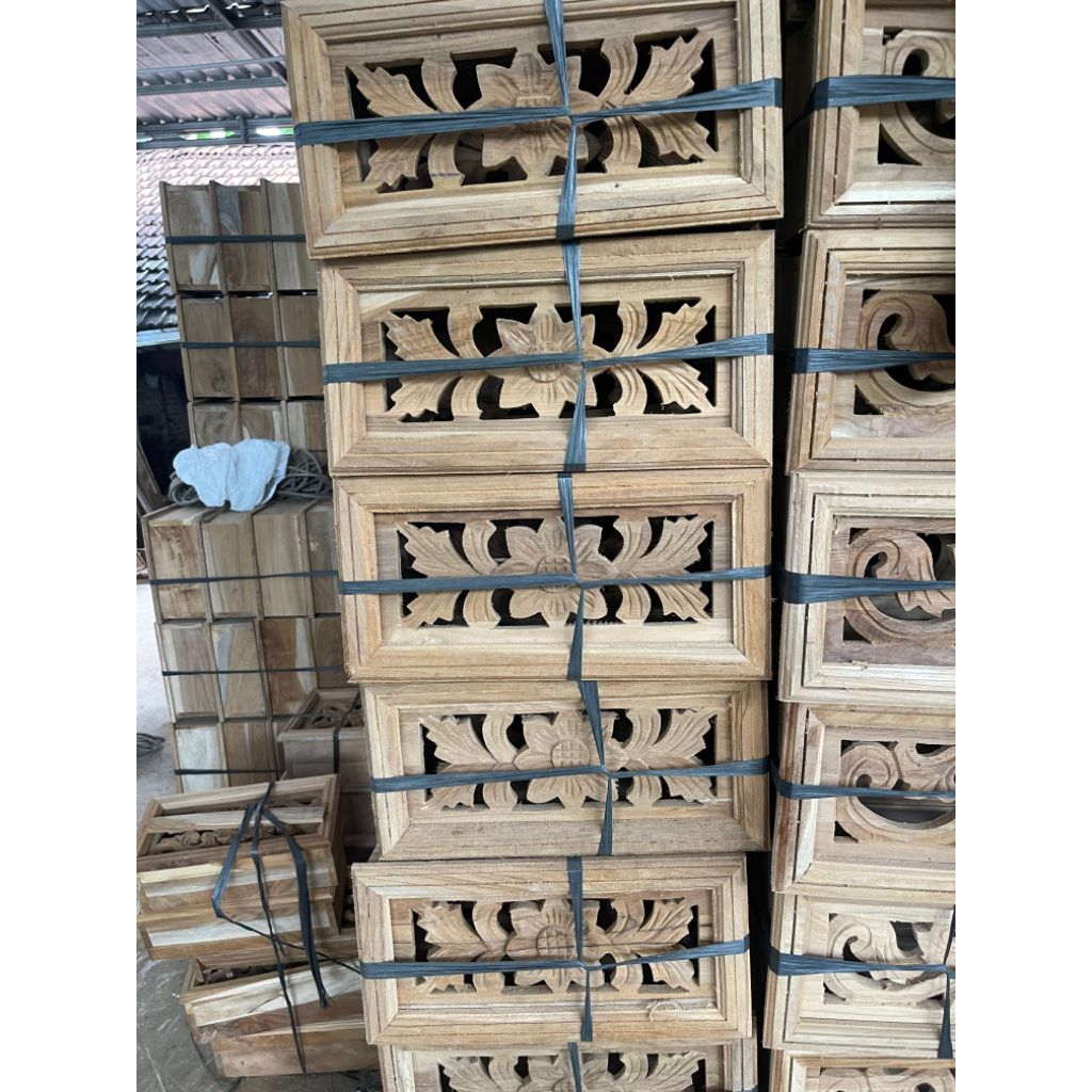 loster kayu jati/ ventilasi udara