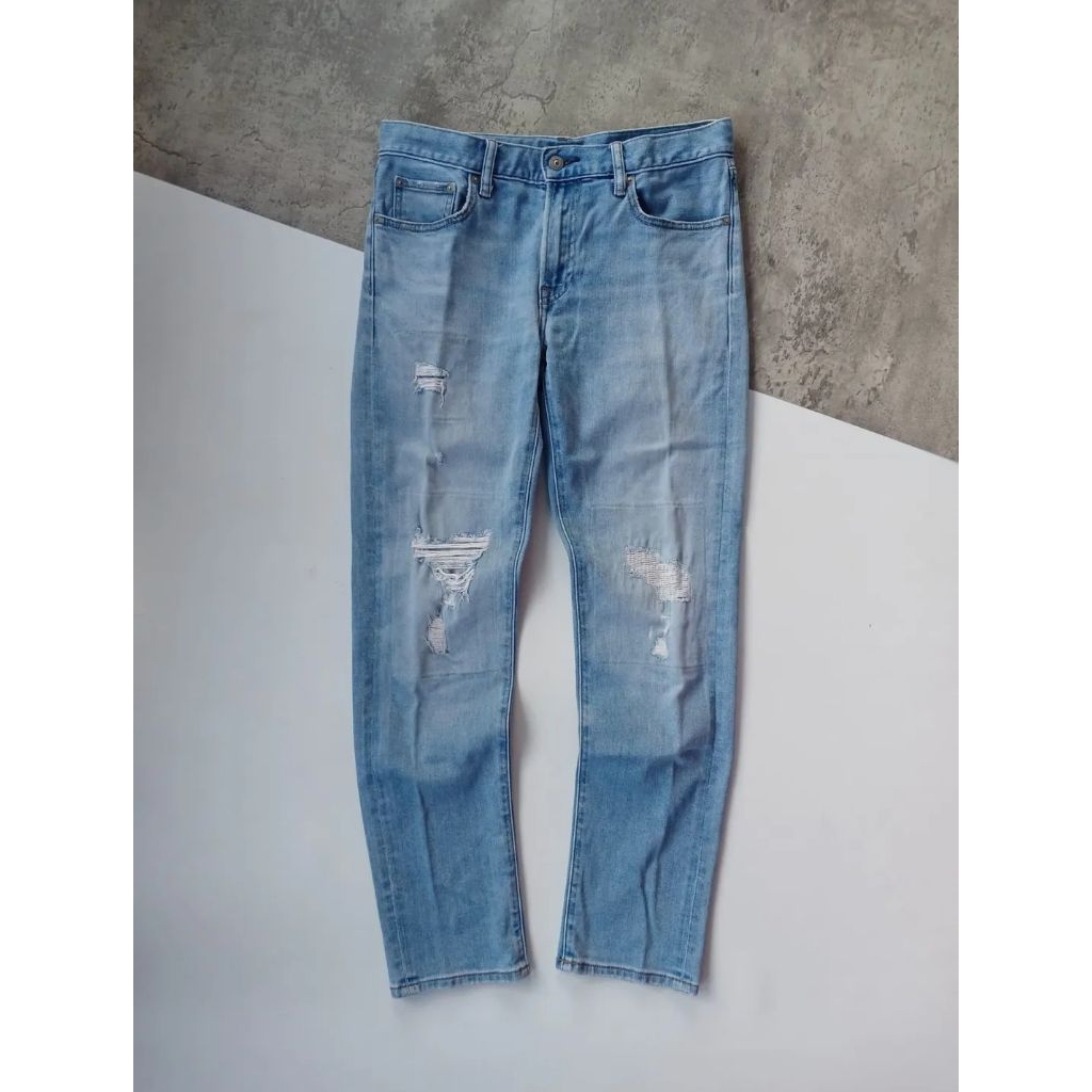 UNIQLO ripped skinny jeans