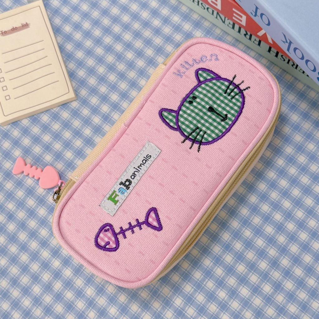 

Tempat Pensil Bordir Kucing Zipper Charm Ikan Lucu Pencil Case Kotak Pulpen Tempat Makeup Storage Bag Aesthetic Large Capacity