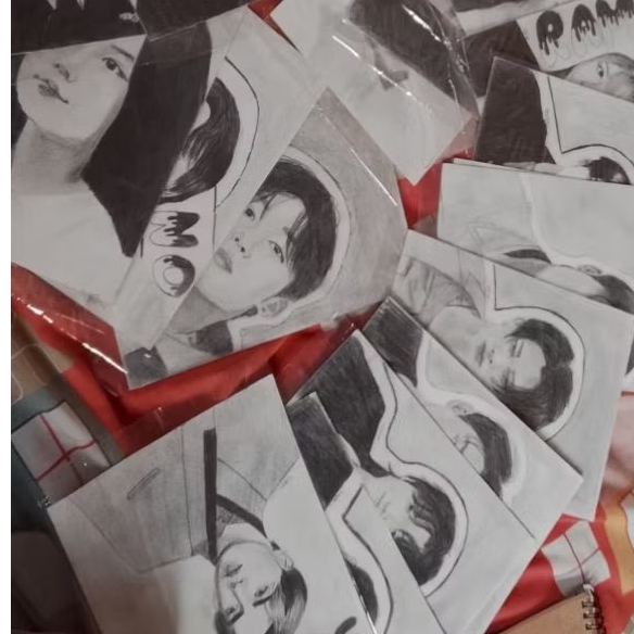 

GAMBAR REALISTIK PUTIH ABU K-POP ASLI BUATAN TANGAN