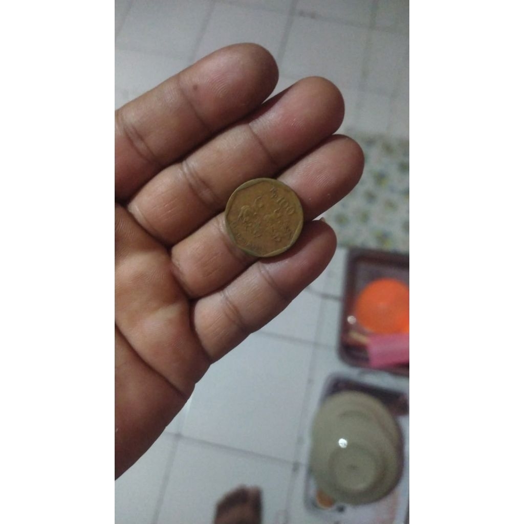 Koin kuno 100 rupiah
