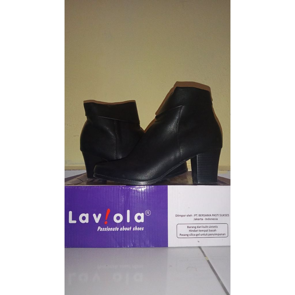 PRELOVED SEPATU BOOTS LAVIOLA