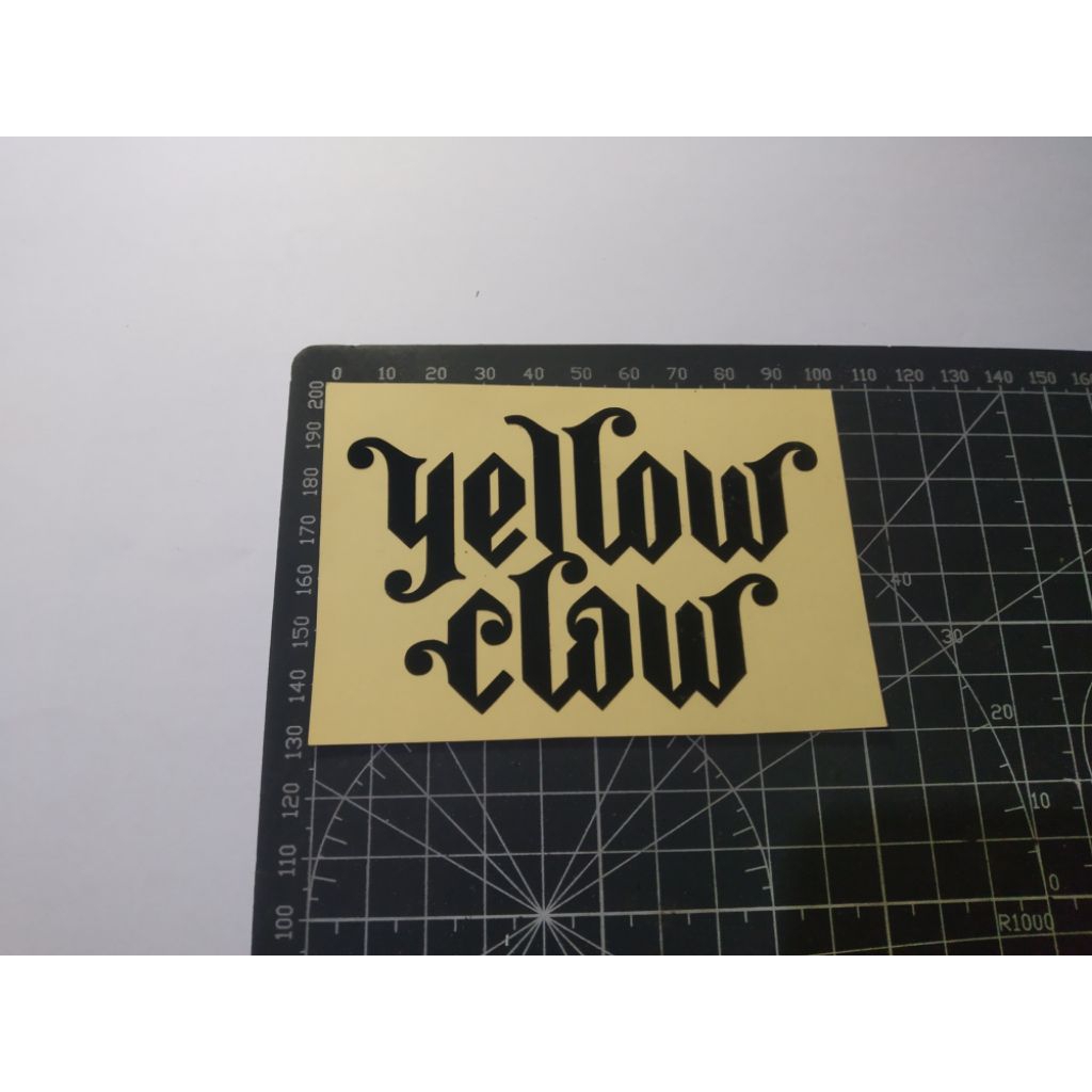 

stiker cutting yellow claw