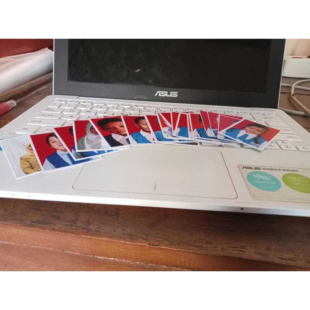 CETAK PAS FOTO LAMARAN KERJA/CETAK FOTO JALAN JALAN