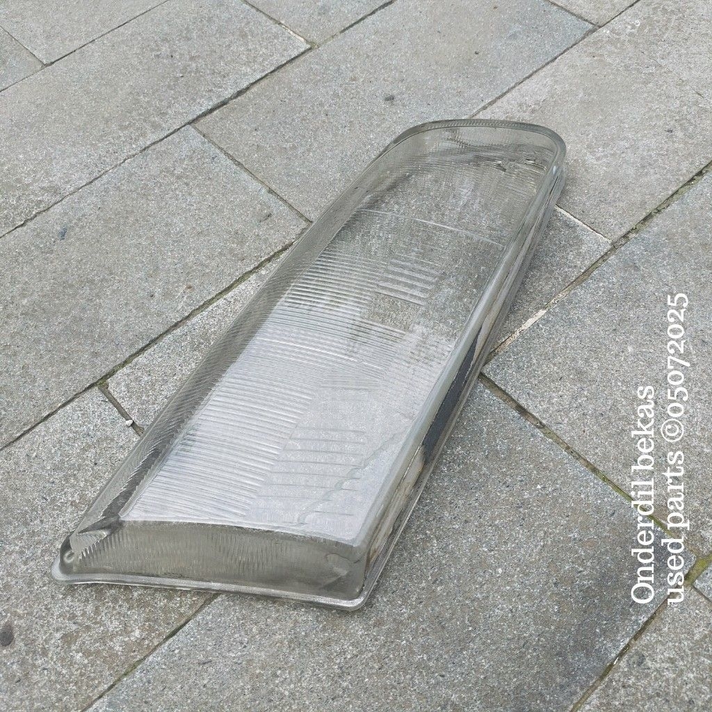 kaca headlamp kanan Toyota Camry 1999