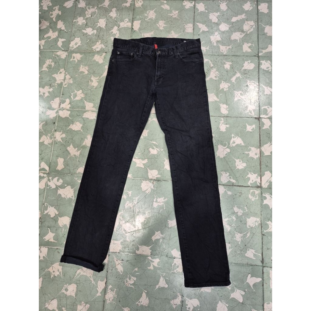 Celana Jeans Uniqlo Straight Pria(32)