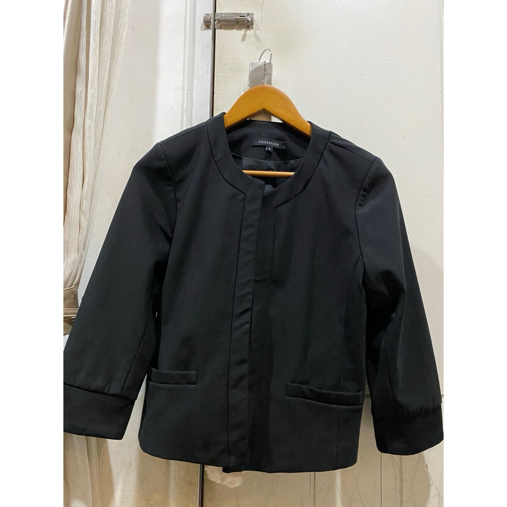 Blazer Hitam Connection