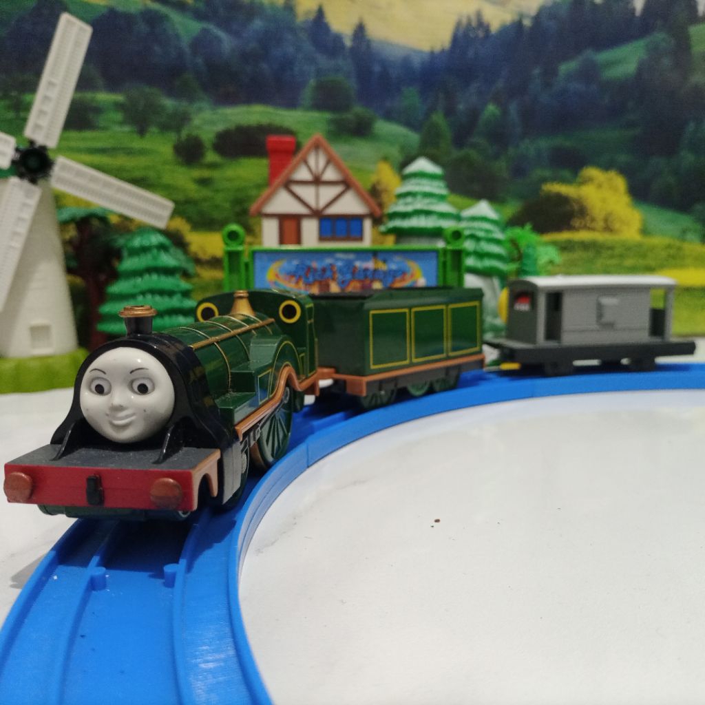 Takara Tomy Kereta Plarail Emily (Thomas Series)