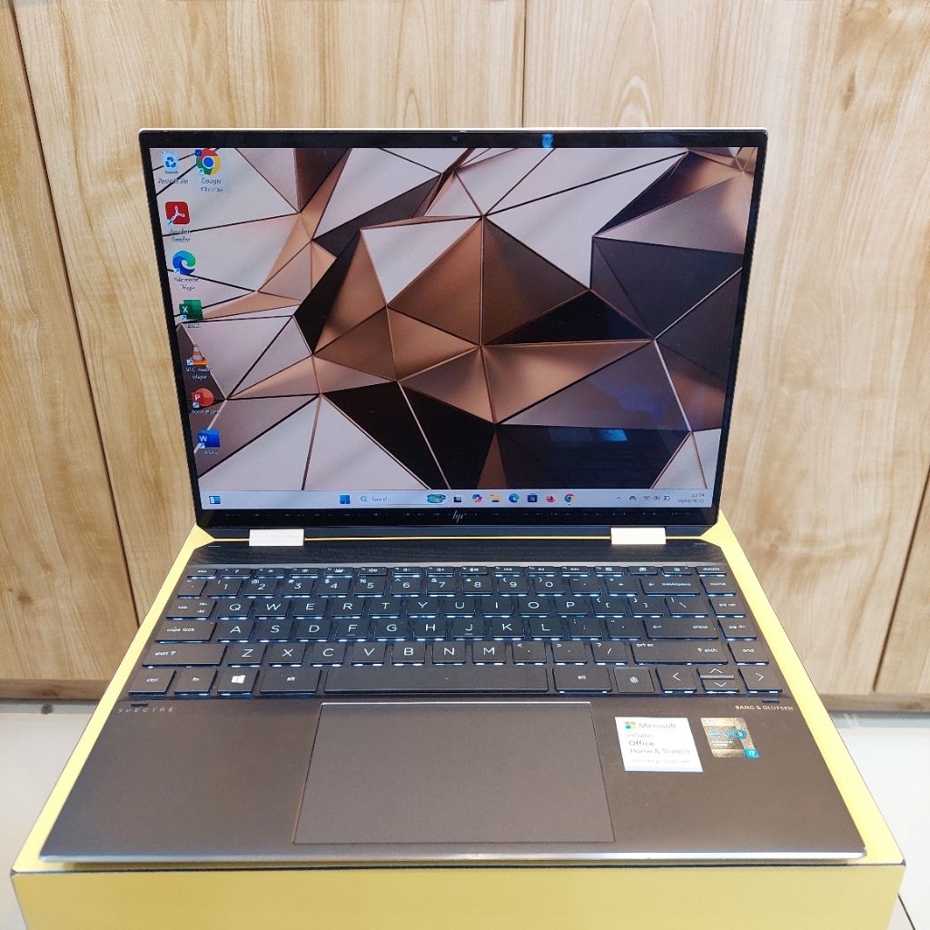 HP Spectre 14-EA/Intel Core I7 GEN 11/16GB/2TB/Intel Iris Xe Graphics/Touchscreen