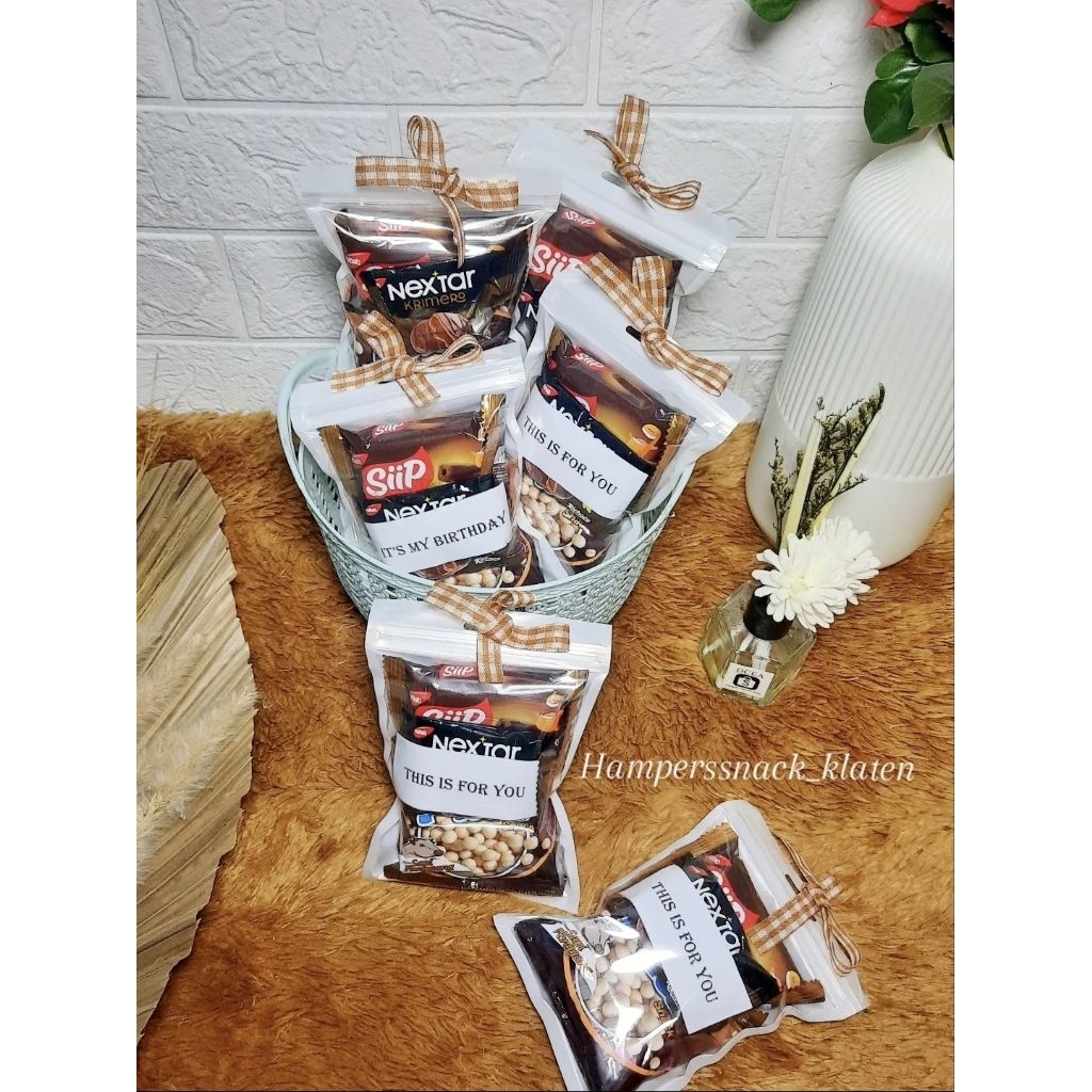 

Hampers Snack - Gift Snack Box - Snackbox Hadiah - Gift Box Snack - Hadiah Ulang Tahun - Kado Snack - Hadiah Random