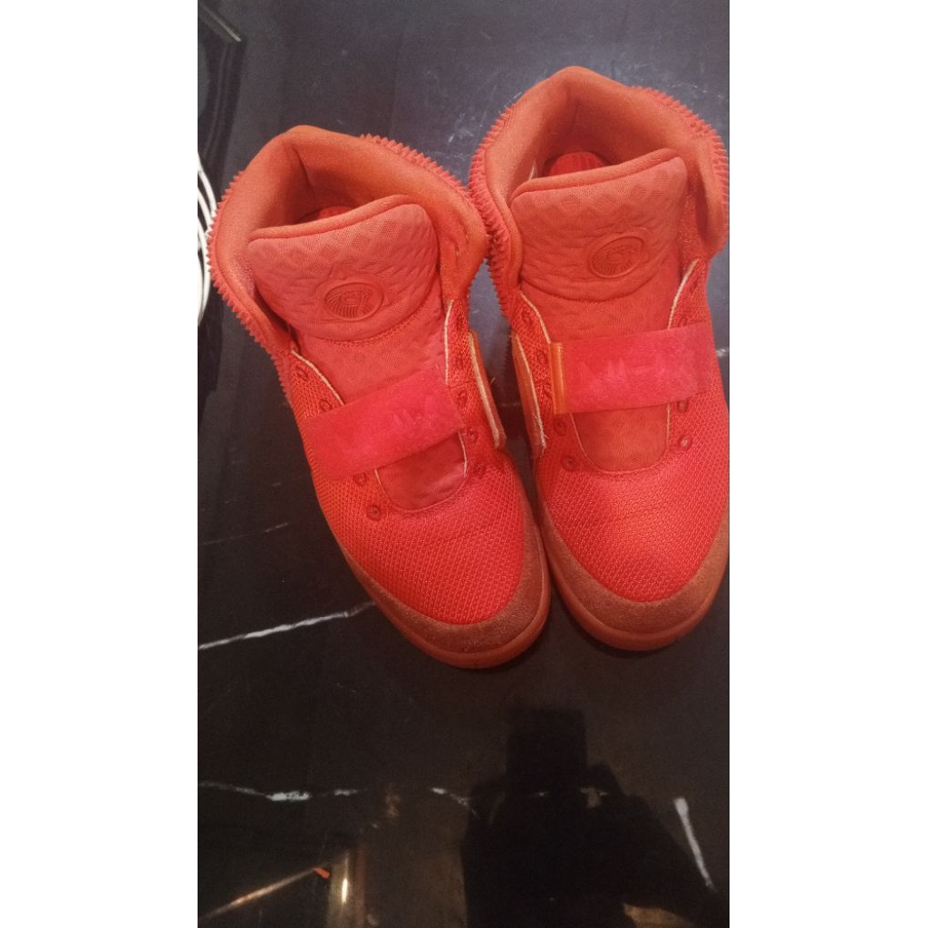 Nike air Yeezy red October