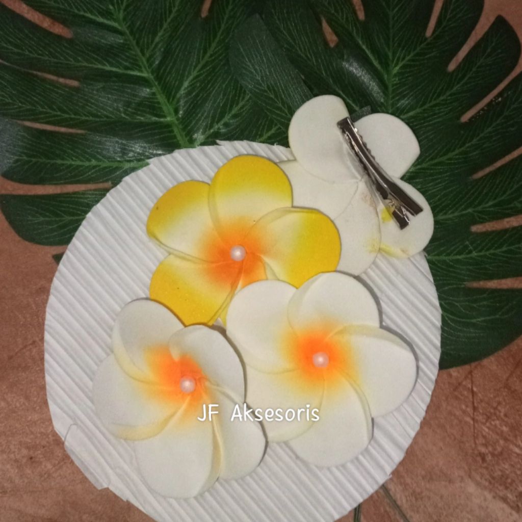 Jepit rambut bunga kamboja/Jepit rambut bunga bali/Jepit rambut wanita