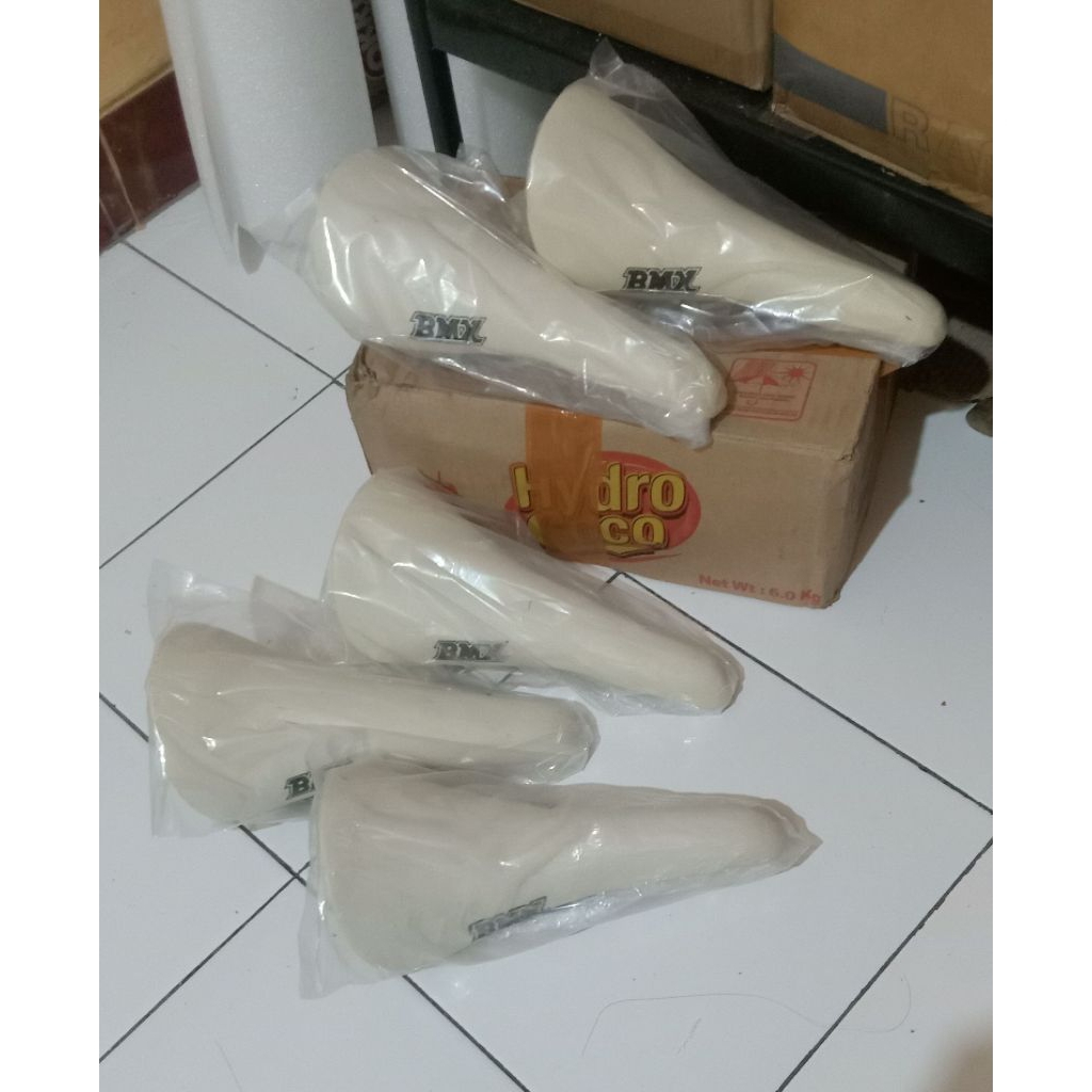sadel BMX putih sadel sepeda warna putih sadel BMX jadul Nos oldschool