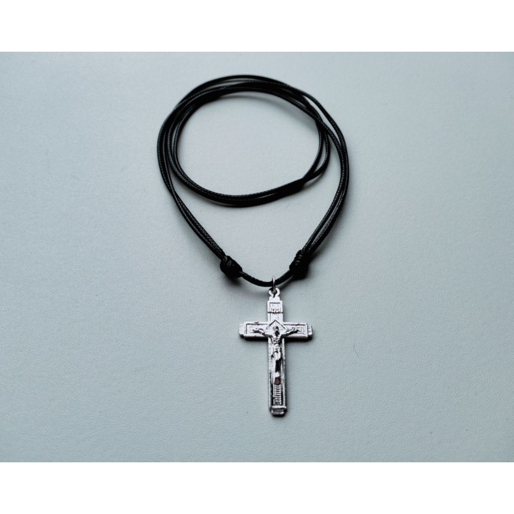 K2 KALUNG TALI HITAM POLOS SALIB TITANIUM SILVER ANTI KARAT