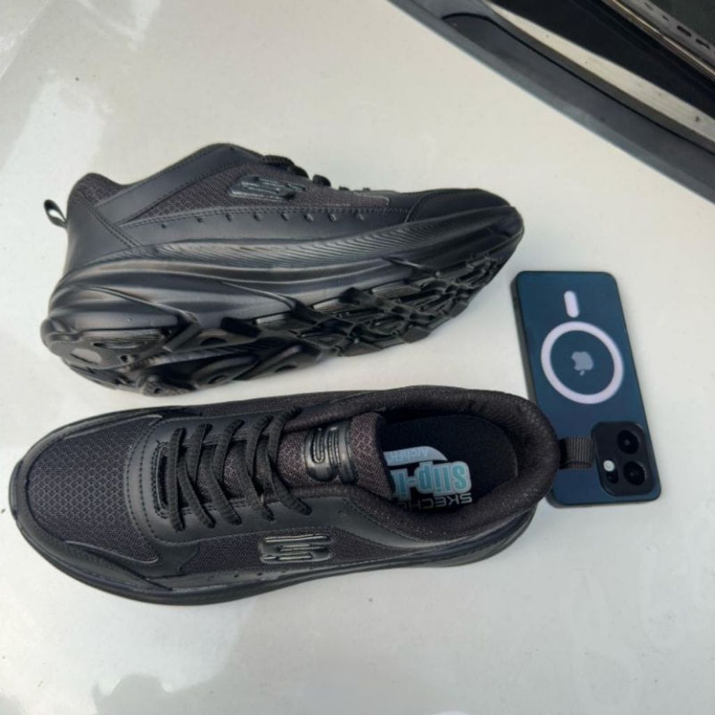 Sepatu Skechers full hitam pria wanita size 38-43 sepatu sekolah sneakers casual kerja santai