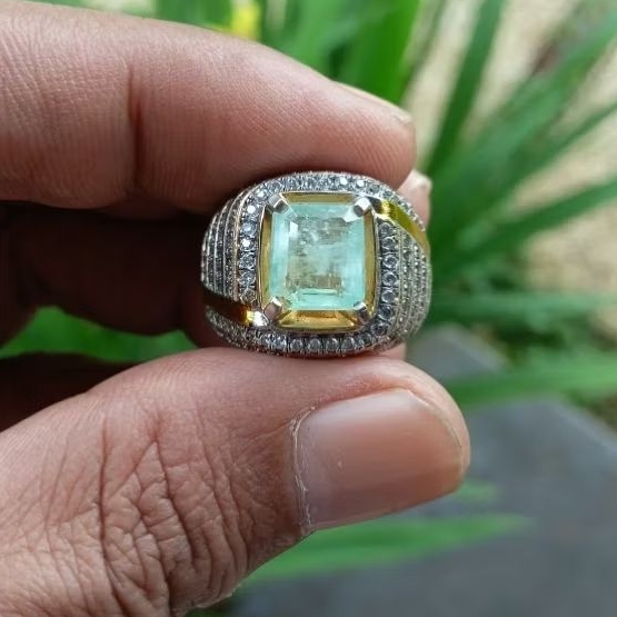 Natural Emerald Beryl Zamrud Colombia Minor 2,84crt