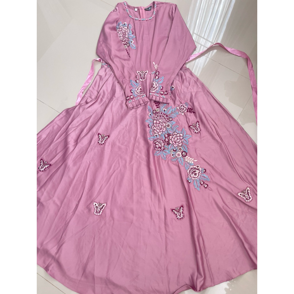 Dress pesta pink