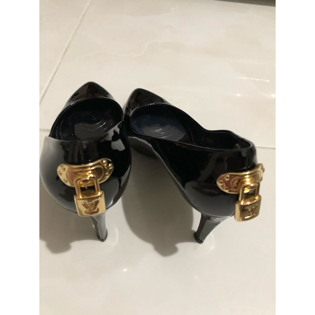 Preloved Sepatu LV Heels Gold Lock Size 36