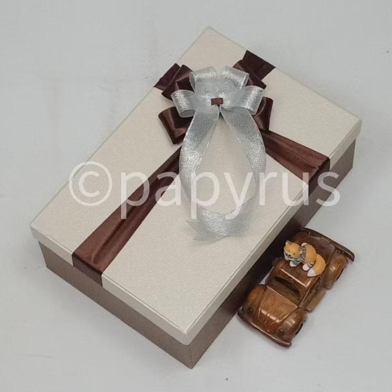 

PAPYRUS Kombinasi 20x30 Tinggi 10cm Kotak Kado Gift Box V3