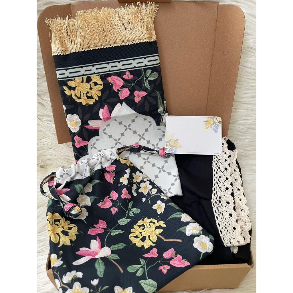 Hampers Kado Mukena/set mukena sajadah medium/sajadah travel