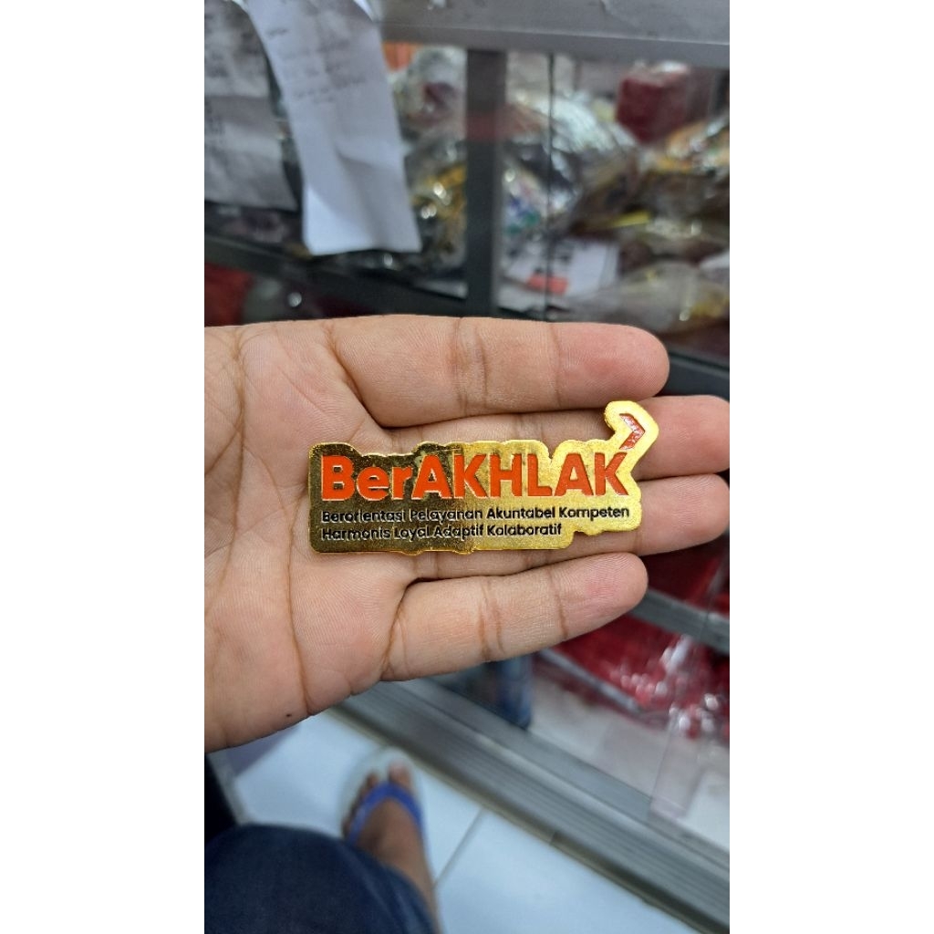 pin ASN BerAKHLAK kuningan Model terbaru magnet