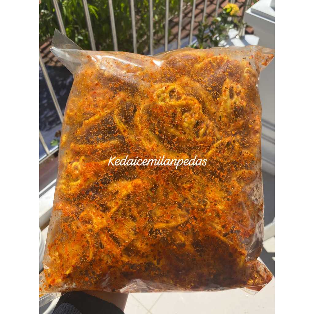 

seblak kerupuk mie/pukmie pedas daun jeruk 1kg