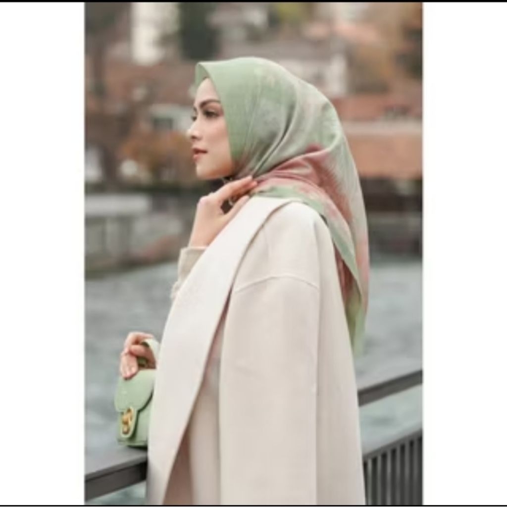 New Buttonscarves Iseltwald Series