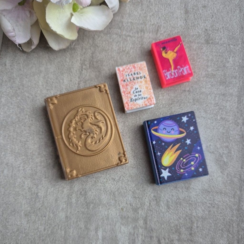 Miniature Buku Barbie / Disney doll Book Mattel