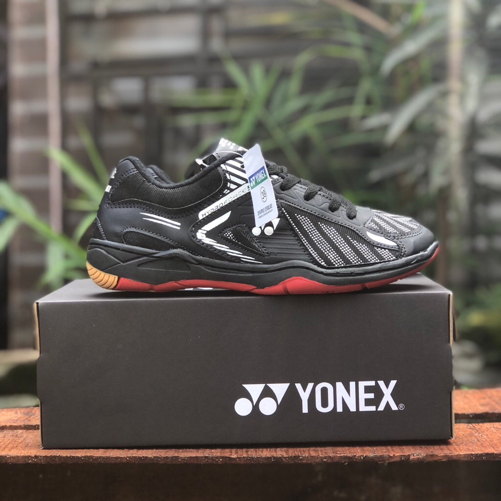 sepatu badminton hitam sol karet