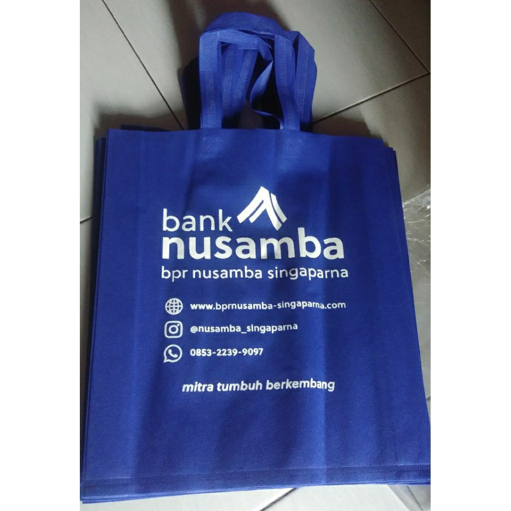 

Sablon goodiebag spunbond Costum 38x45x10 Sablon 1 sisi dan 1 warna