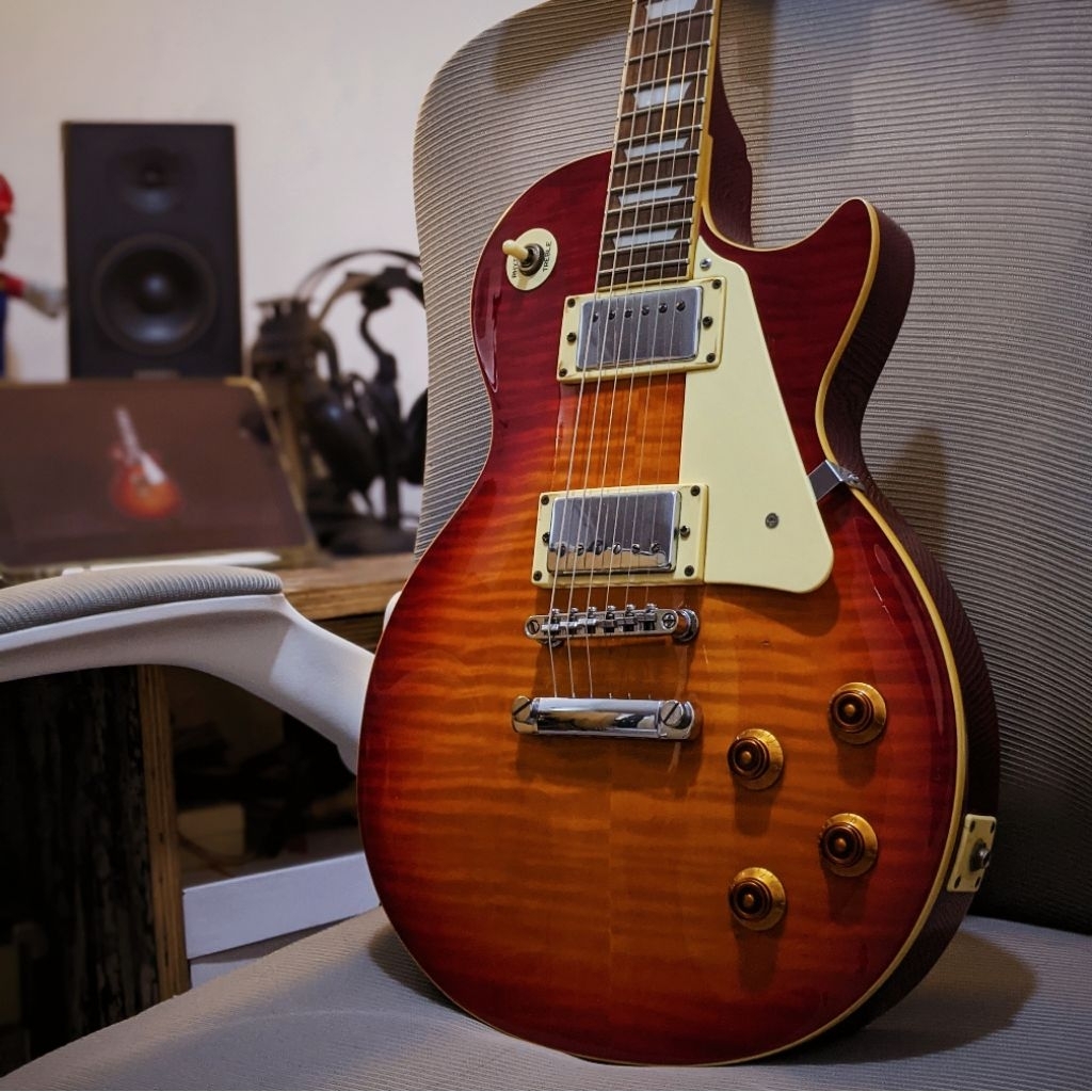 (SOLD) Epiphone  Les Paul  Standard Sunburts Made in China 2009