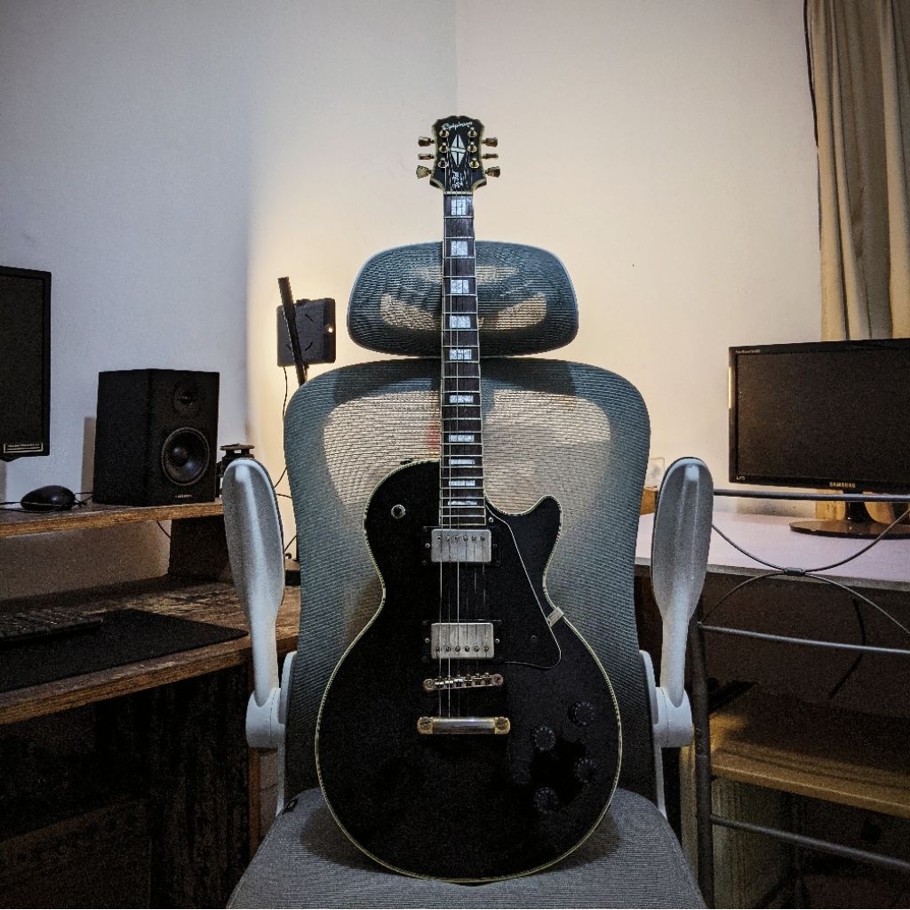 (SOLD) Epiphone  Les Paul Custom Series Black Beauty Made in China 2009