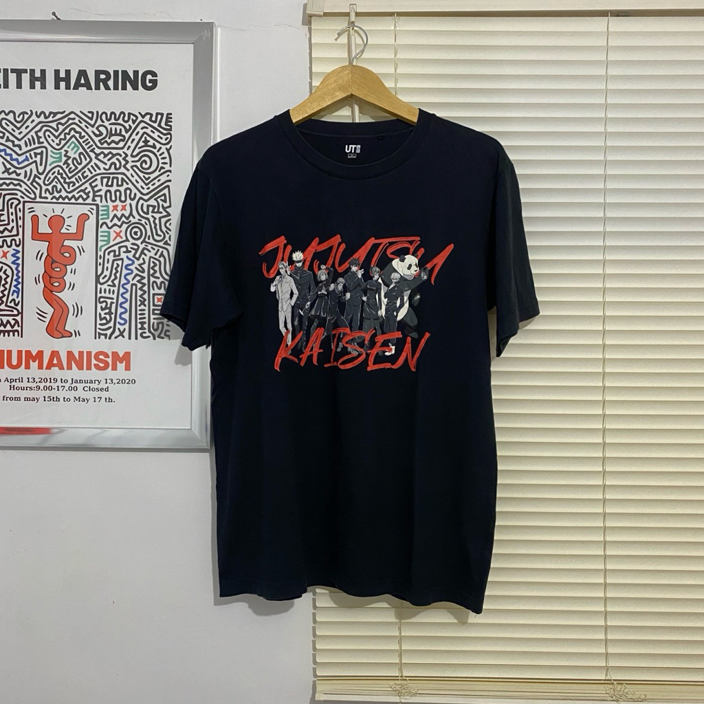 Kaos Uniqelo UT X JUJUTSU KAISEN