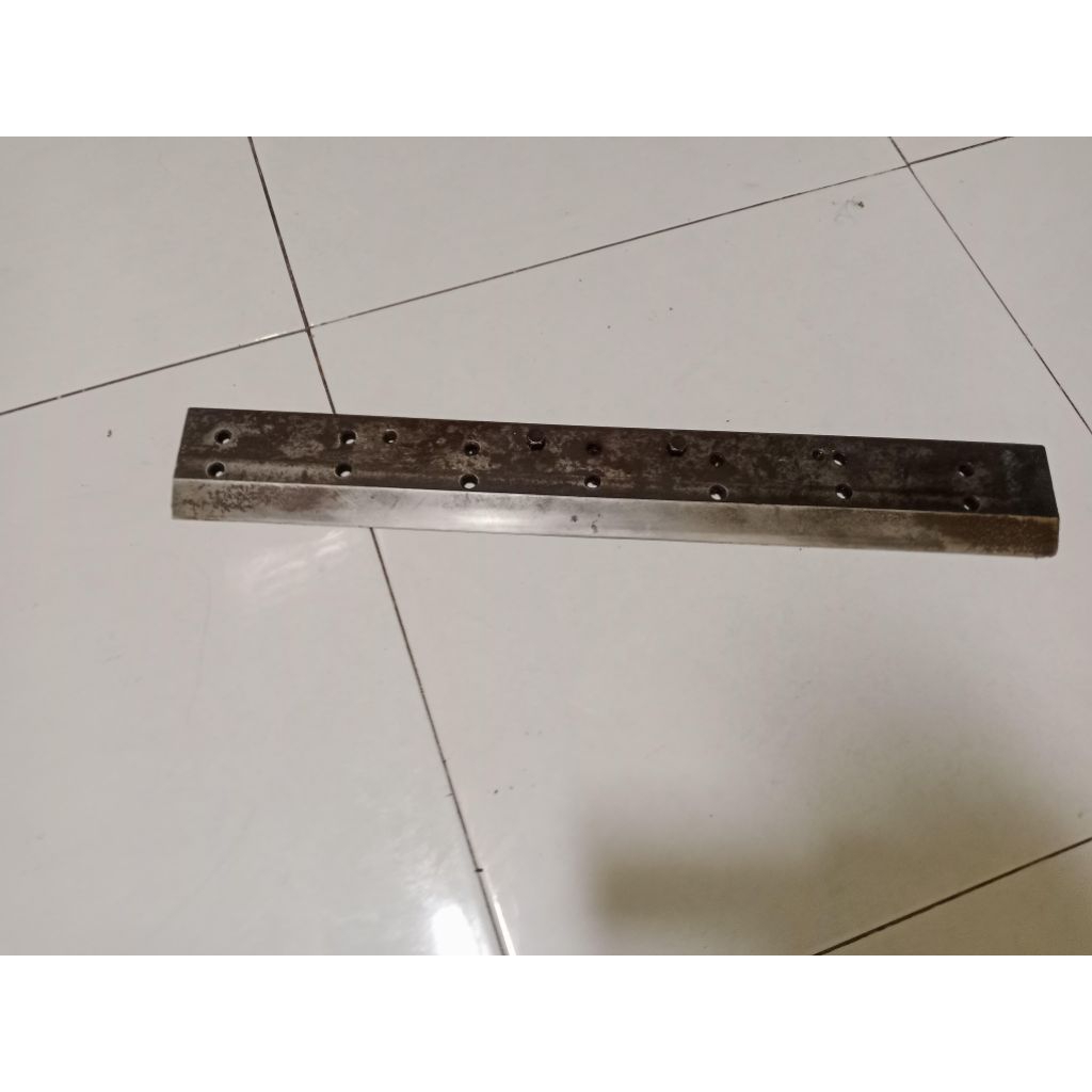 

pisau pemotong kertas