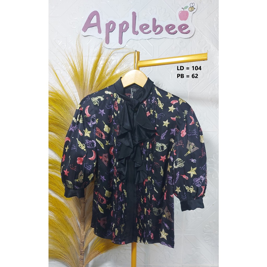 BLOUSE HITAM RUFFLE LENGAN BALON SATIN SILK