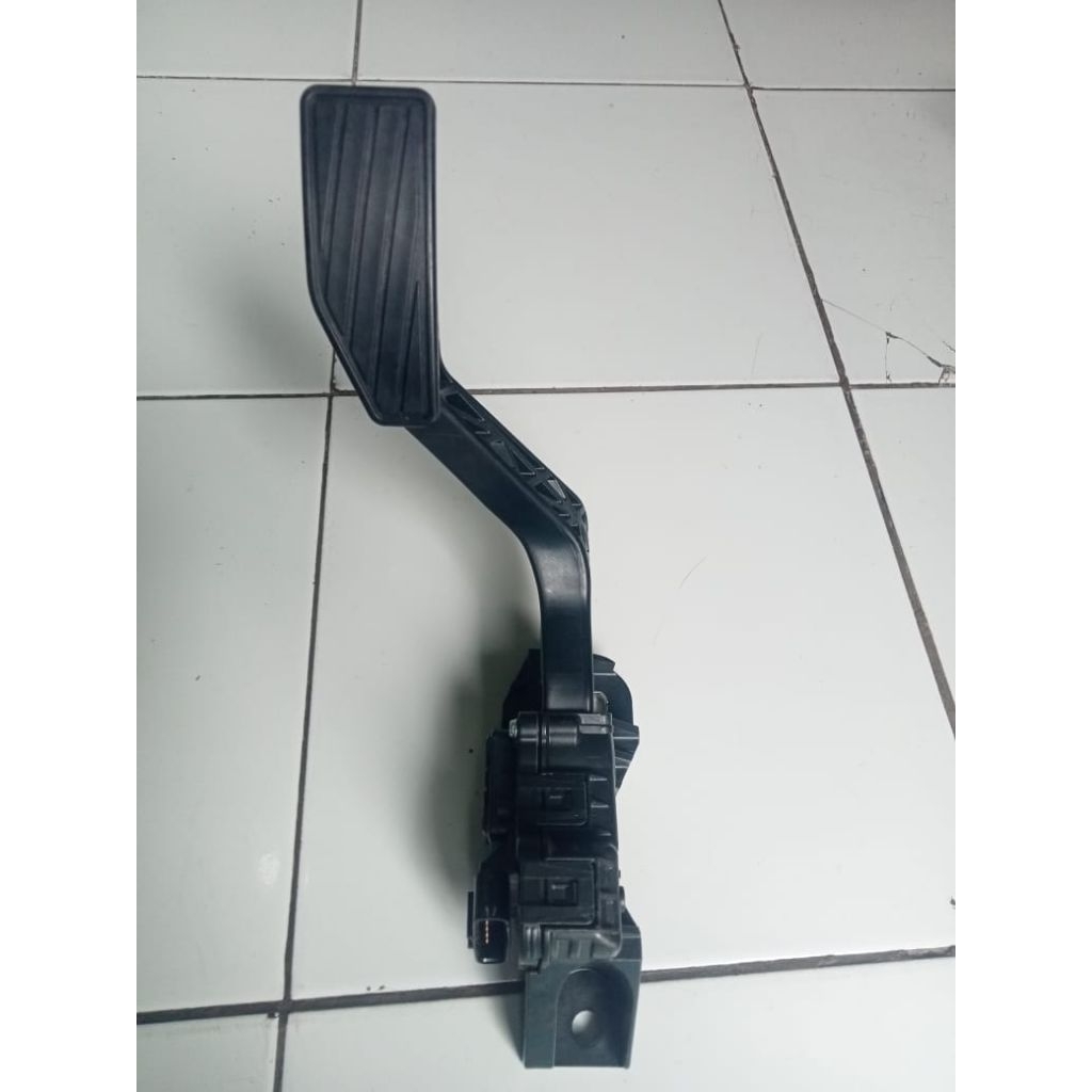 Switch Pedal Gas Rem Mobil original