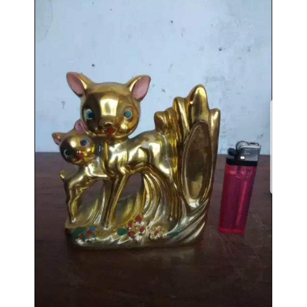 patung kelinci antik