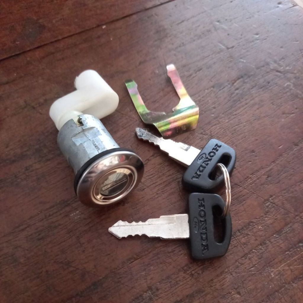 Kunci sadel jok Astrea 800