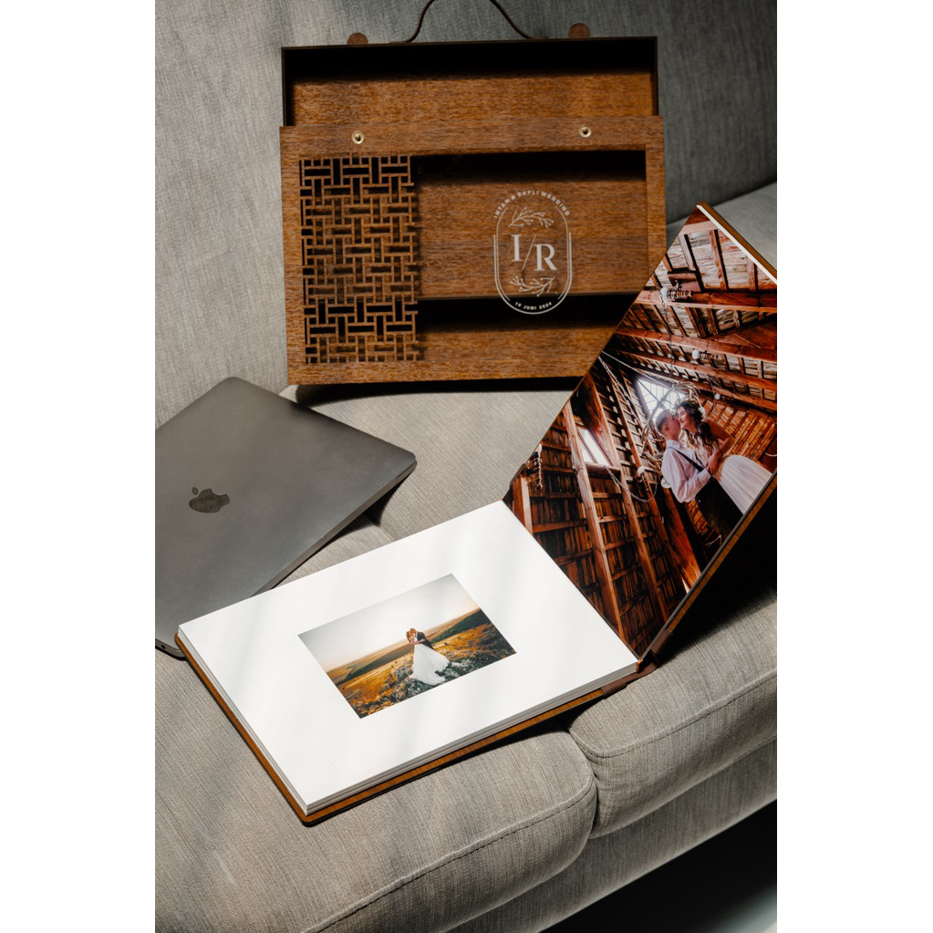 WOODEN ALBUM BOX 20x30 CM , CUSTOM DESIGN UNTUK LOGO DAN TULISAN ( BOX UNTUK ALBUM 20x30 CM )