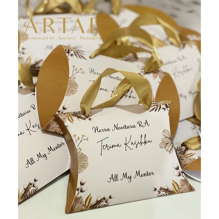 

Aesthetic Pillow Box Hijab / Souvenir ( FREE GANTI TULISAN BEBAS)